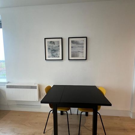 London Heathrow Airport Apartment Voyager House Terminal 12345 - Ev Electric And Parking Available! Hillingdon Bagian luar foto