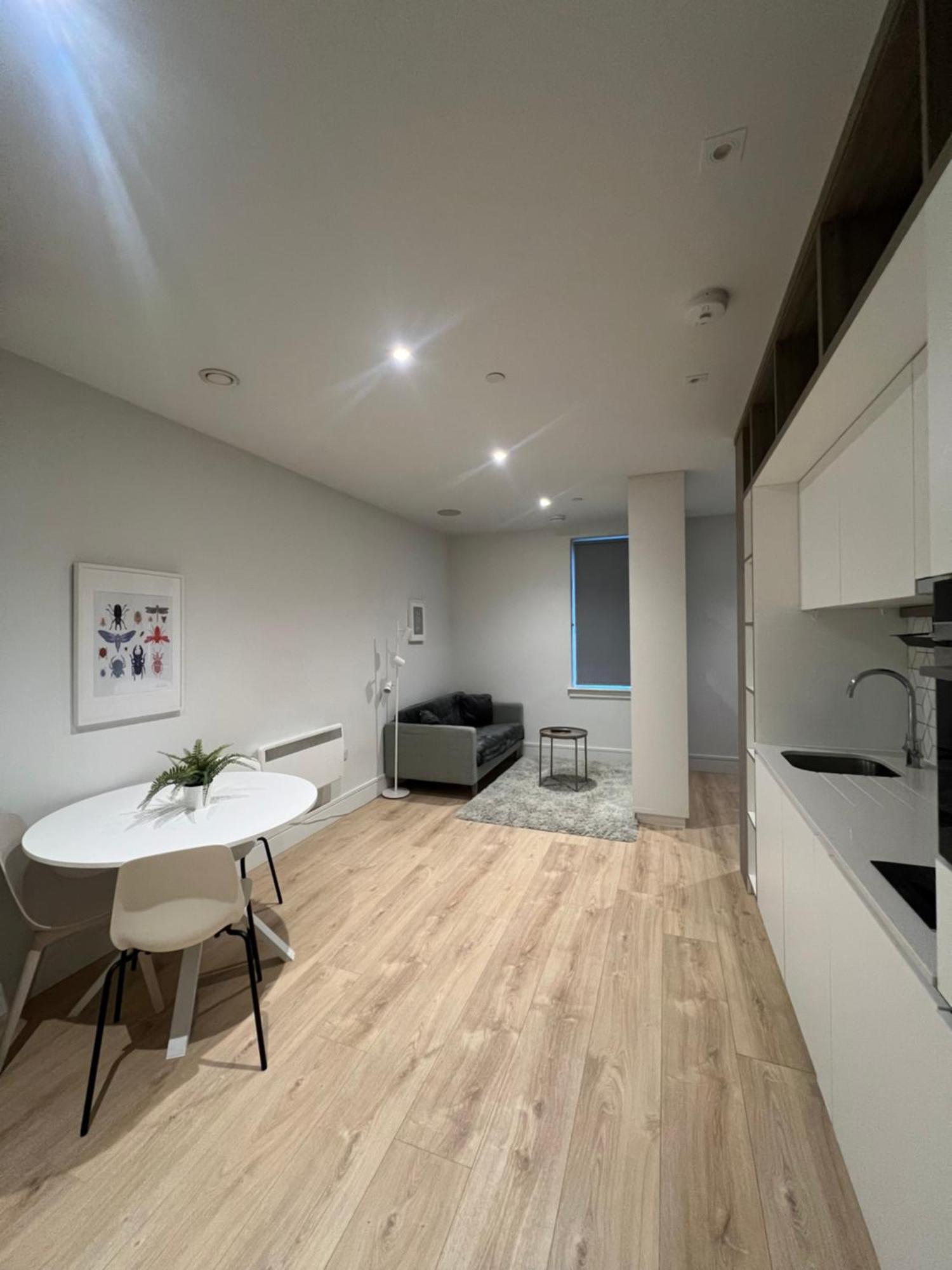 London Heathrow Airport Apartment Voyager House Terminal 12345 - Ev Electric And Parking Available! Hillingdon Bagian luar foto