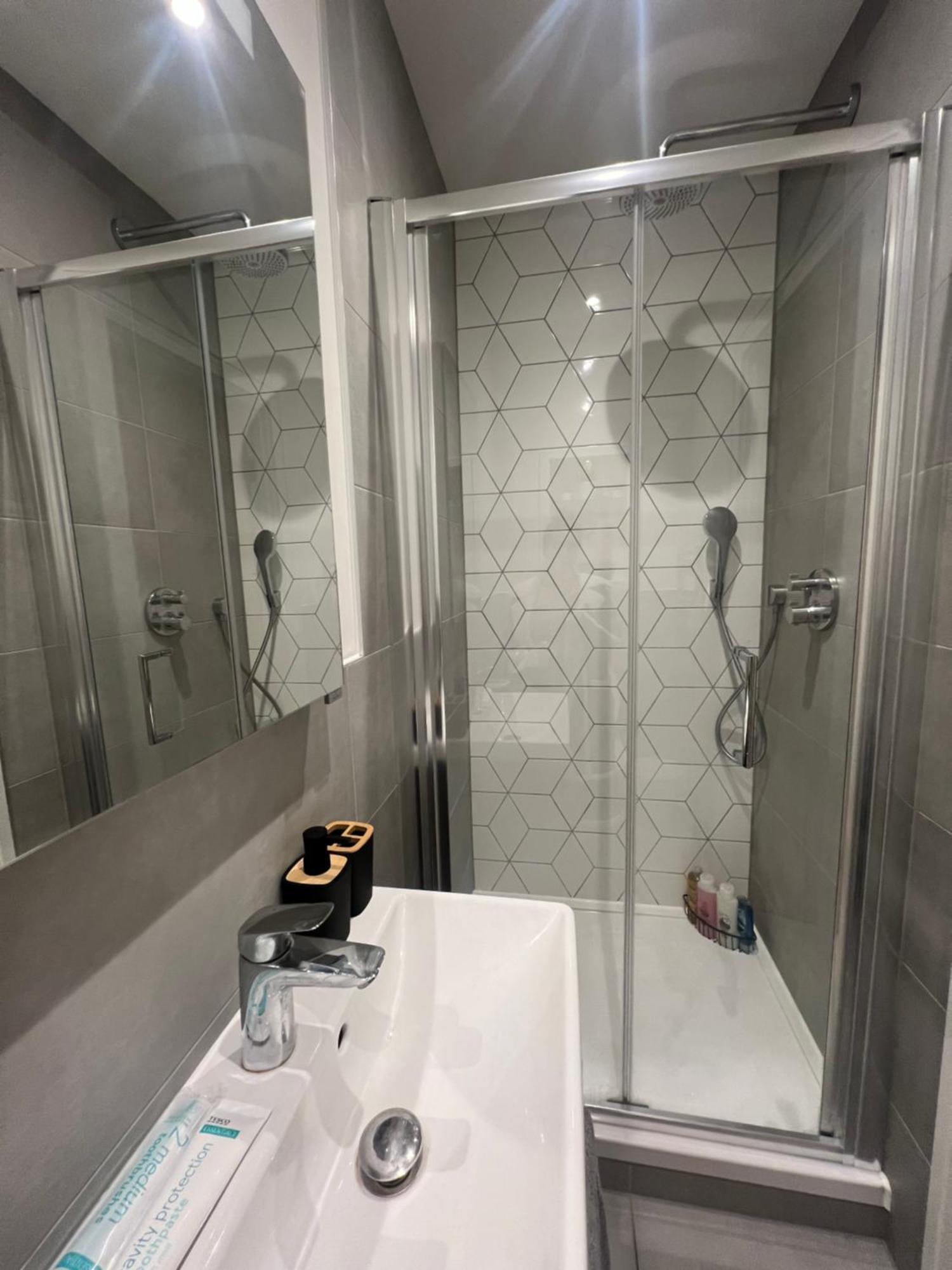London Heathrow Airport Apartment Voyager House Terminal 12345 - Ev Electric And Parking Available! Hillingdon Bagian luar foto