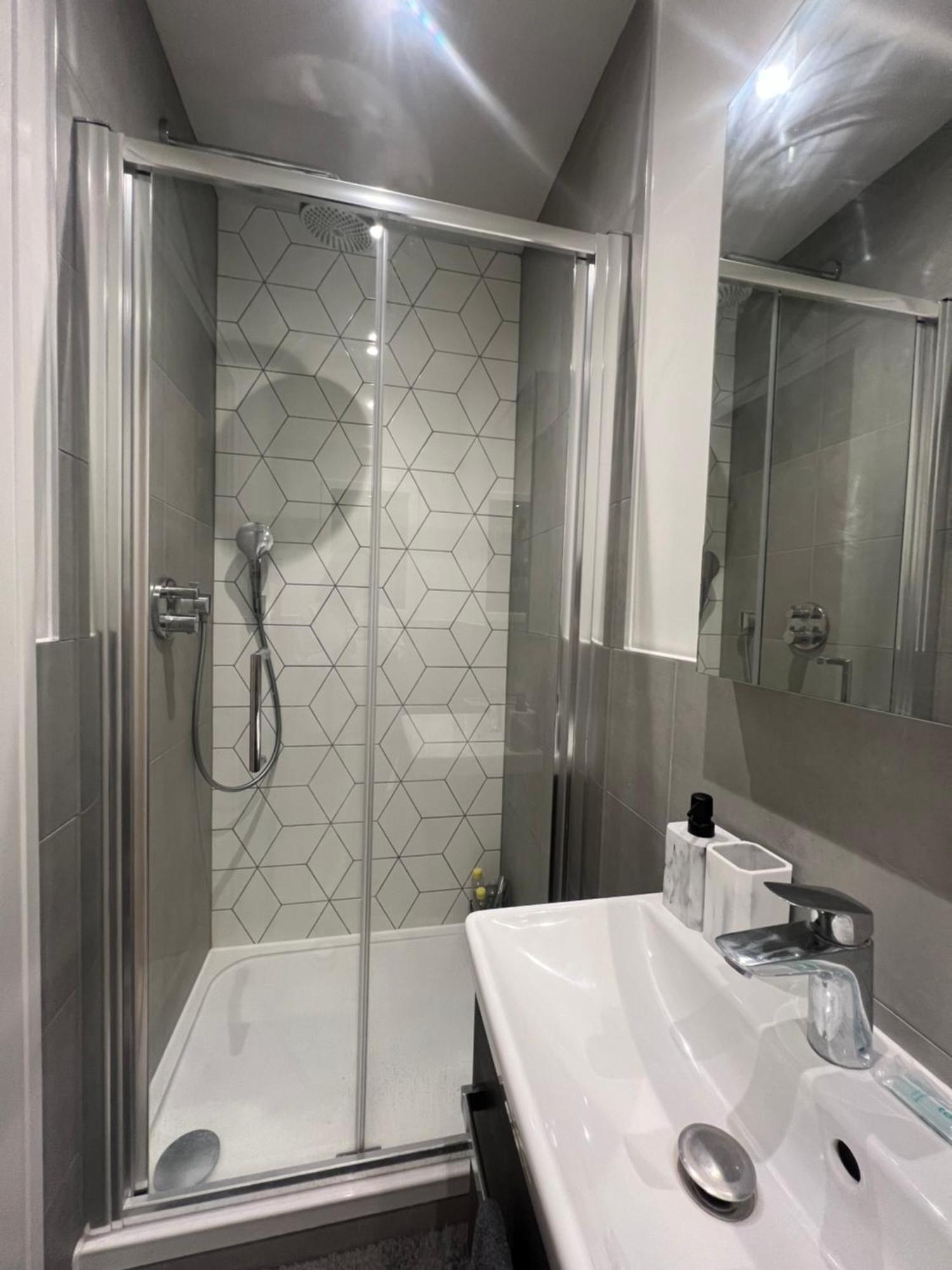 London Heathrow Airport Apartment Voyager House Terminal 12345 - Ev Electric And Parking Available! Hillingdon Bagian luar foto