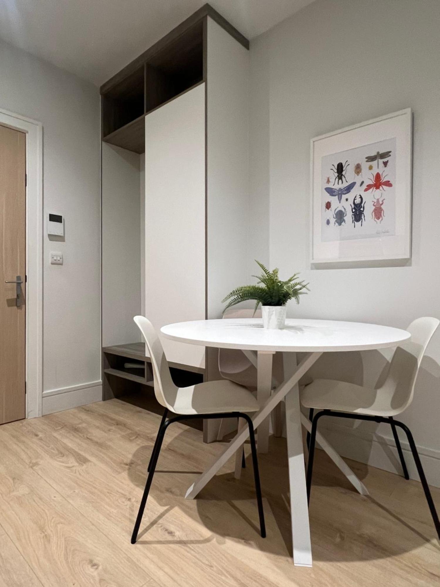 London Heathrow Airport Apartment Voyager House Terminal 12345 - Ev Electric And Parking Available! Hillingdon Bagian luar foto