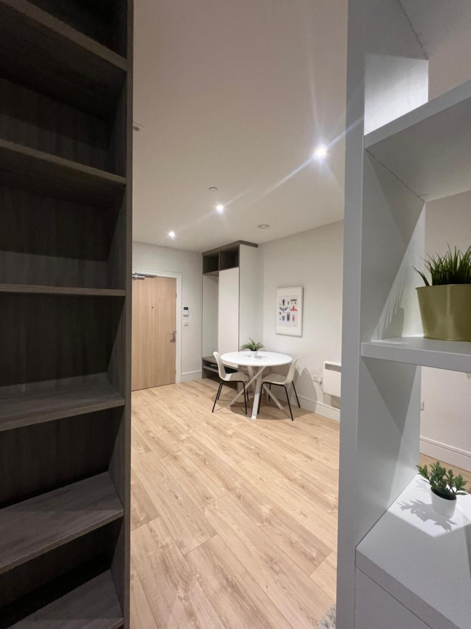 London Heathrow Airport Apartment Voyager House Terminal 12345 - Ev Electric And Parking Available! Hillingdon Bagian luar foto